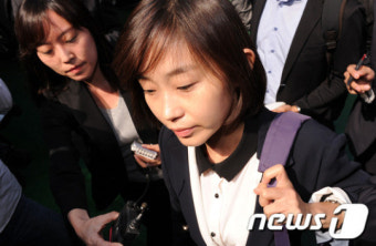 압수수색속 당사 들어서는 김재연 당선자