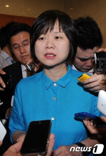 압수수색 입장 밝히는 이정미 대변인