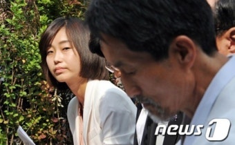 강기갑 위원장 바라보는 김재연 당선인