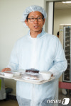 직접 배식봉사 나선 김문수 지사