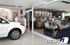 커피숍이 車대리점 안에···르노삼성 수원에 &apos;숍인숍&apos; 열어