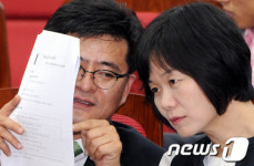 귀엣말하는 박원석-이정미