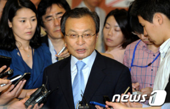 전당대회 하루 앞둔 이해찬 상임고문