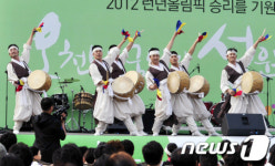 어깨가 절로, 진도북춤