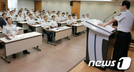 초심찾기 관련 특강하는 김기용 경찰청장