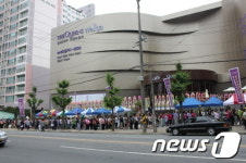 [사진]진주 &apos;더 퀸즈 웰가&apos; 견본주택 3일간 2만7000여명 방문