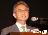 홍석조 회장, &apos;5년만의 공식석상&apos;