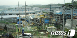 경기도 화성시 접착공장 가스폭발...뼈대만 앙상한 공장