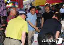순천중앙시장 방문한 이재오 의원