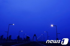 [사진]출범 앞둔 세종시의 명소, '한두리대교 야경'