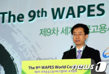 개회사하는 정철균 한국고용정보원장