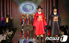 성신여대 의류학과, 한국전통복식 패션쇼 재능기부