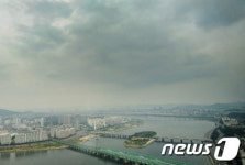 구름 낀 서울...내일 반가운 단비 소식