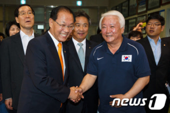 태릉선수촌 찾은 황우여 새누리당 대표