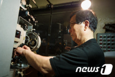 마지막 상영 앞둔 영사기