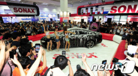 '인기만점' 버블 세차 쇼