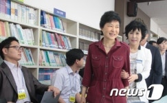 [사진]박근혜, 대선 출마 선언 후 첫 대구 방문