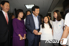 소하중학교 찾은 손학규 상임고문