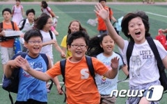 방학에 신나는 어린이들