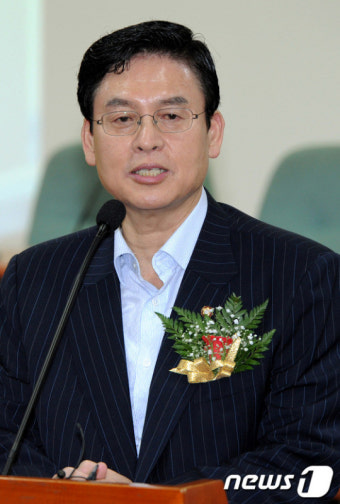 축사하는 정우택 의원