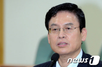 축사하는 정우택 의원
