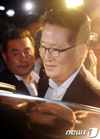 귀가하는 박지원 원내대표