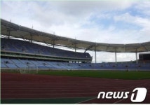 인천시, 태풍 곤파스로 훼손된 문학경기장 지붕 복구