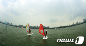 초록빛 도는 한강