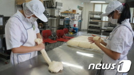 충북 음성 꽃동네학교 제과·제빵 현장실습 끝내