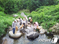 [사진]창녕군 성산면사무소 지역단체와 피서지 대청소 실시