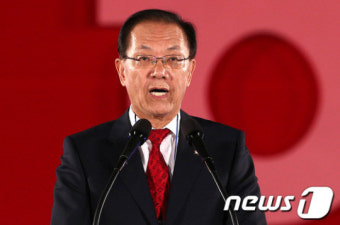 전당대회 인사말하는 황우여 대표