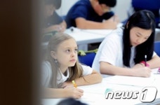 상암동에 문 연 드와이트 스쿨 분교
