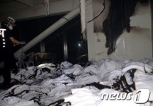부주의 추정 역삼동 창고 화재 현장