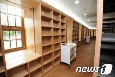 구청사에 들어서는 서울도서관