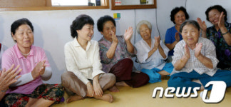 박수받는 박근혜 후보