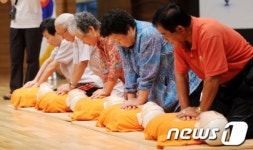 시범경연 펼치는 어르신들