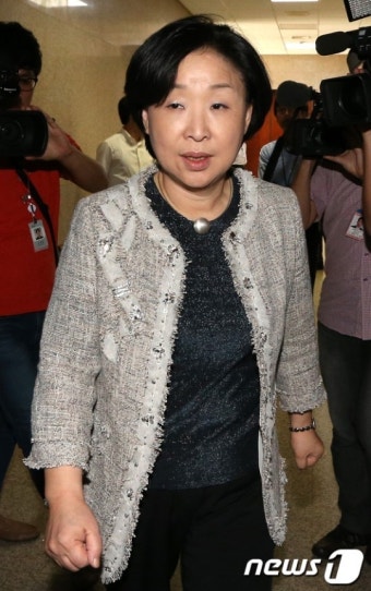 의원총회 참석하는 심상정 의원