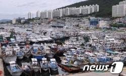 [사진]  태풍 산바 북상  긴장감 도는   여수 국동항