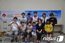 [사진] 어바웃리더스봉사단 ‘사랑의 안경’ 지원