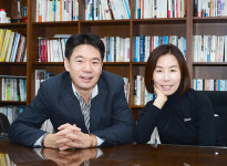 인터뷰 - 평창 스니커즈, 백팩 성공시킨 GH홀딩스-박찬욱 회장과 박경희 대표