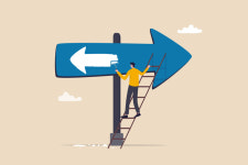 [안준철] 엔데믹 비즈니스의 ‘피벗 전략’