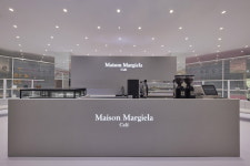메종 마르지엘라, 더현대 서울서 백&카페 팝업 선봬