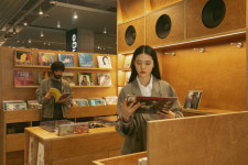 패션과 문화가 어우러진 편집숍 ‘스왈로우라운지 성수’