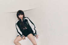 벤셔먼, 뉴 앰버서더 현아의 새로운 24 S/S 화보 공개