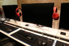 i7-7700K와 지포스 GTX 1080의 조합, 최고급 PC 환경의 끝판왕 일산 엄지 PC방