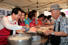 안병용 의정부시장 기념식 안하고 환경미화원과 만남·무료급식 봉사