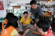 경찰 바리스타가 제공하는 커피 맛