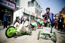 차 없는 골목길 구석구석 문화예술이 달린다