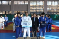 홍은미 안산시청 유도선수 포상금 모아 훈련용품 기증