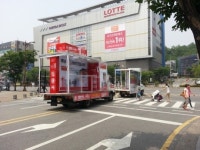 버젓이 불법주차… 유세차량은 무법차?